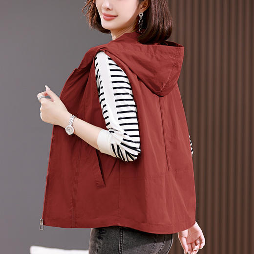 百媚生 马甲女短款连帽薄款春秋休闲百搭背心323295 商品图3