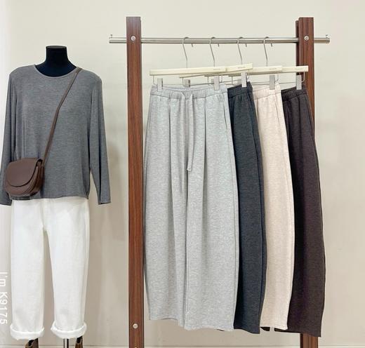 老米优品🎈3-5天发！《奶油绵羊毛糯米萝卜裤》显瘦松弛暖绒裤！像裹了团云朵在腿上，软乎乎的触感，连行走都成了与秋日的温柔相拥。 K251008A 商品图2