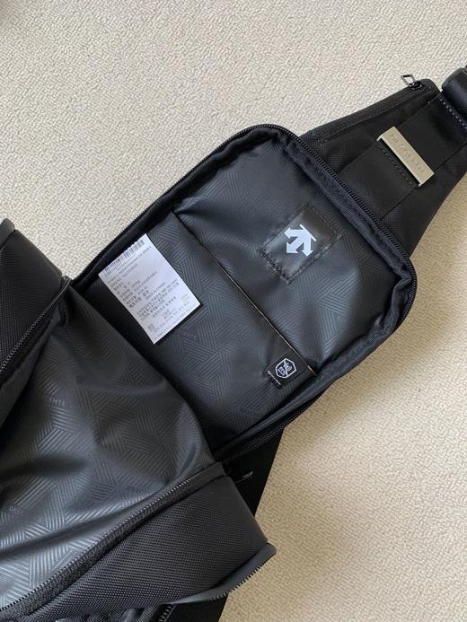 点此购买 迪桑特男女款宽肩带功能性胸包 qk 331970 商品图5