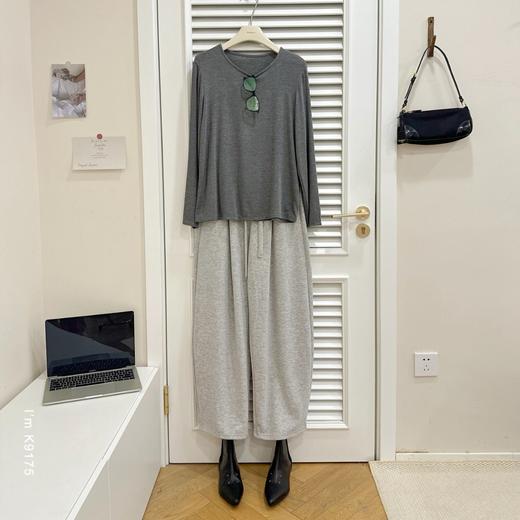 老米优品🎈3-5天发！《奶油绵羊毛糯米萝卜裤》显瘦松弛暖绒裤！像裹了团云朵在腿上，软乎乎的触感，连行走都成了与秋日的温柔相拥。 K251008A 商品图7