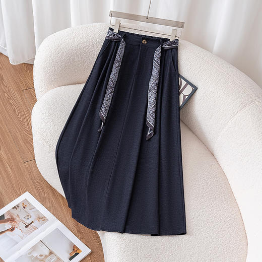 百媚生 配丝巾韩系简约百搭半身裙女遮跨显瘦显高A字中长裙5655 商品图1