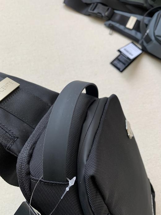 点此购买 迪桑特男女款宽肩带功能性胸包 qk 331970 商品图6