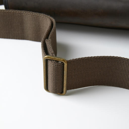 ROMI STUDIO 首饰袋 “英伦复古”油蜡拼牛皮单肩斜挎包RWCLP36507 商品图3