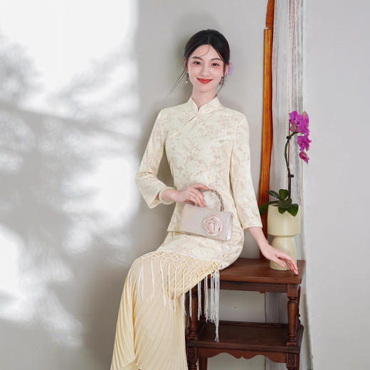 2025年秋季新款改良旗袍大裙摆气质日常米白流苏长款连衣裙女装 商品图0