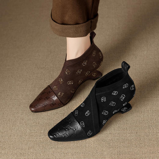 【预售5天】小方头头层压花，羊皮搭配弹力绒高跟时装靴MBJR&5645 商品图4