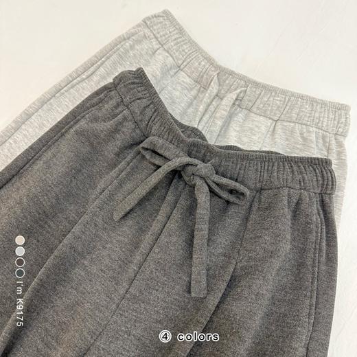 老米优品🎈3-5天发！《奶油绵羊毛糯米萝卜裤》显瘦松弛暖绒裤！像裹了团云朵在腿上，软乎乎的触感，连行走都成了与秋日的温柔相拥。 K251008A 商品图4