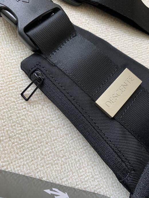 点此购买 迪桑特男女款宽肩带功能性胸包 qk 331970 商品图7