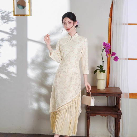 2025年秋季新款改良旗袍大裙摆气质日常米白流苏长款连衣裙女装 商品图3
