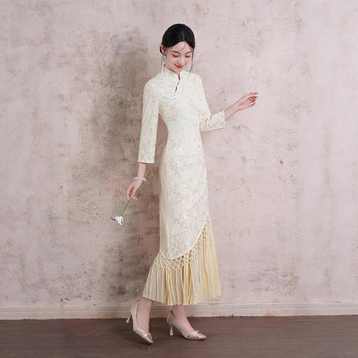 2025年秋季新款改良旗袍大裙摆气质日常米白流苏长款连衣裙女装 商品图1