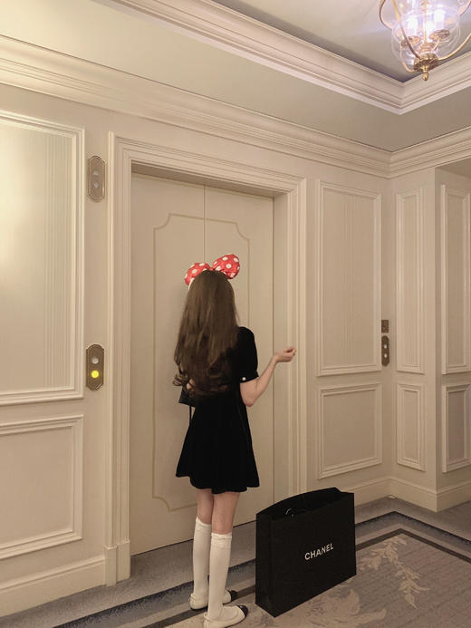 金蘑菇菇 千金丝绒裙 微泡泡袖又蛮有俏皮感的 好驾驭 商品图10