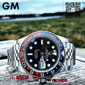 GM劳力士可乐圈格林尼治二GMT  Master ll，一个大特色莫过于红蓝色的高科技陶瓷圈、蚝式904钢材表壳、经典五珠链设计以及新一代2836机芯