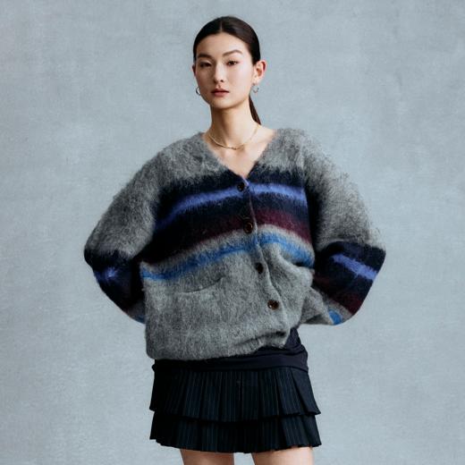 GOODBAI 撞色横条纹V领oversize长毛针织毛衣 商品图0