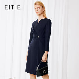 EITIE爱特爱气质通勤百搭显瘦V领收腰毛呢连衣裙冬季新款8007716