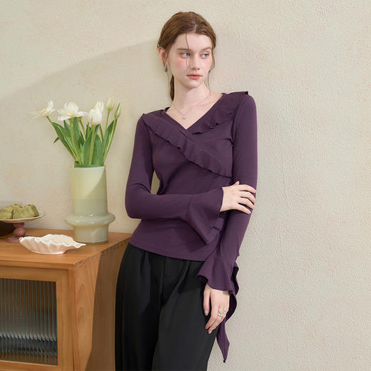 西遇纯欲风荷叶边V领长袖针织T恤女秋季新款修身显瘦打底衫V3355196 商品图2