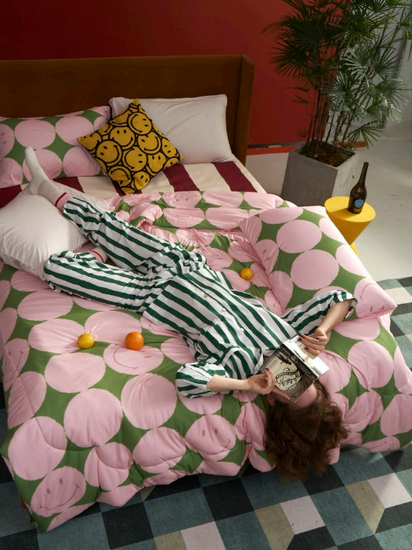 【品牌福利来袭】法国品牌Smiley智暖舒睡被，吴X同款，多巴胺系列美国伊士曼naia亲肤裸睡级享受！❗️不用套被套可直接盖、可机洗！