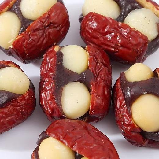 【健康食补❗️血糯米幸福抱富枣】甄选特级新疆灰枣、夏威夷果、血糯米馅料等精制而成，软软糯糯，营养丰富！独立包装枣血糯米夹夏威夷果幸福暴富枣 商品图3