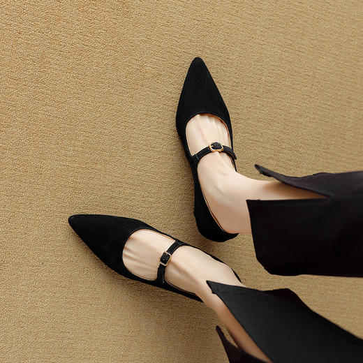 【预售5天】复古尖头浅口单鞋女新款真皮一字扣百搭气质细跟玛丽珍高跟鞋DB&M6187 商品图3