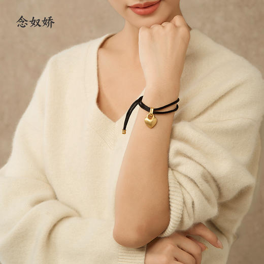 【商场同款】CNK5038 “ 软糯糯毛衫 ”  触感治愈触感柔软细腻 V领米白色毛衫 商品图5