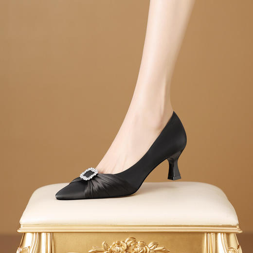 【预售5天】丝绸真皮优雅尖头浅口单鞋女细跟新款时尚时装高跟鞋女鞋HY&H3355 商品图2