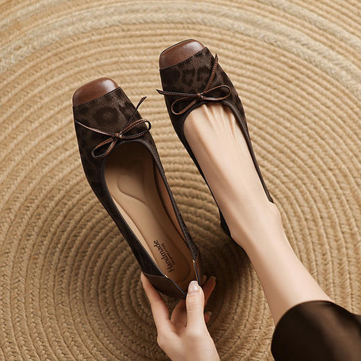 【预售5天】复古豹纹头层牛皮蝴蝶结单鞋女高级感春秋季粗跟低跟浅口小皮鞋LD&7280 商品图1