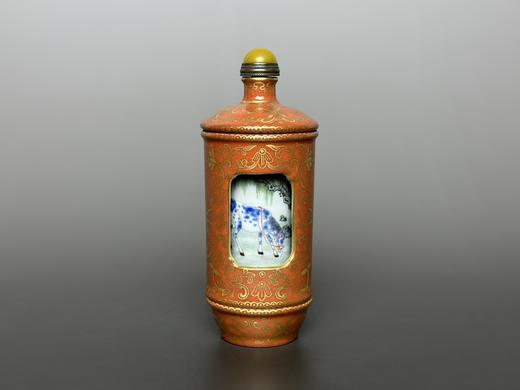 矾红描金缠枝莲图案 内人物放马通景转心鼻烟壶 商品图0