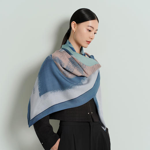 万事利“空谷香”128厘米双面印花丝羊毛围巾 商品图1