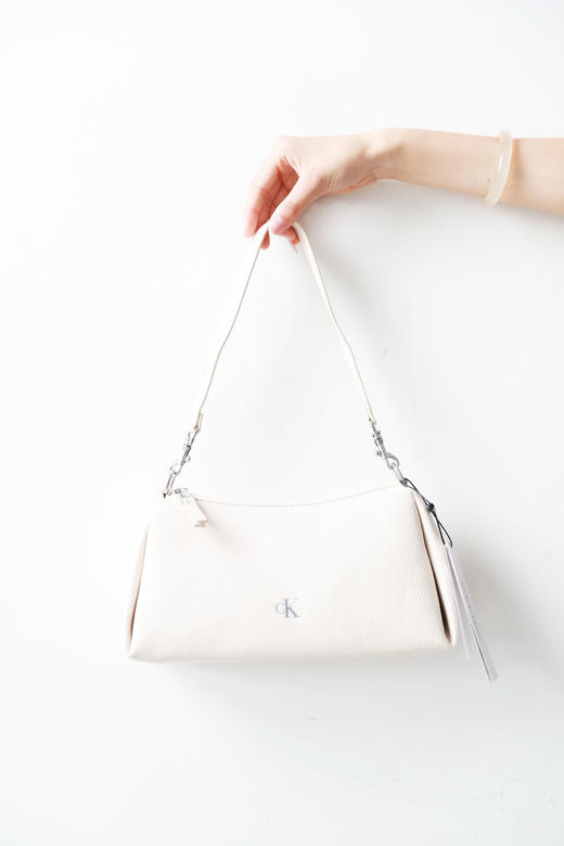 好耀眼啊啊啊啊，字母提花枕头包。慵懒法式氛围感单肩包C100960 商品图7