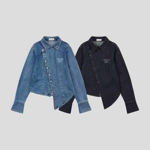 GOODBAI 粗体logo印花翻领斜襟不规则下摆收腰长袖牛仔衬衫 商品图1