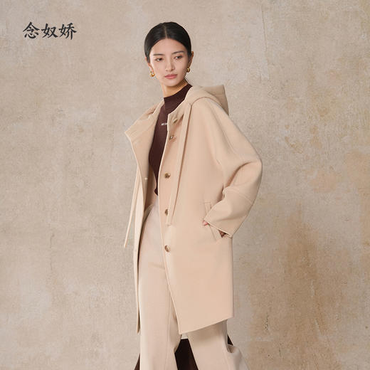 【商场同款】CNC5013  “ 随性大衣 ” 羊毛蚕丝混纺触感细腻高级 休闲连帽中长大衣 商品图3