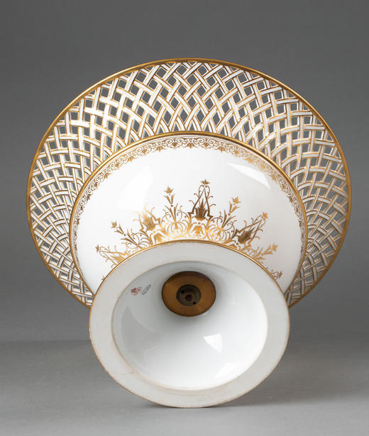 独角鹿西洋古董1856-1868年代法国御窑塞弗尔出品卷叶藤蔓纹手绘描金装饰镂雕白釉瓷质花果樽 商品图4