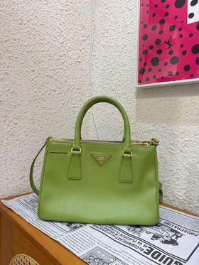 PRADA 杀手包 橄榄绿 十字纹牛皮 小号