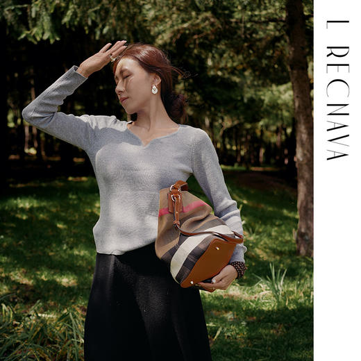 L RECNAVA  绵羊毛 可机洗毛衣 优雅V领修身针织衫 商品图5