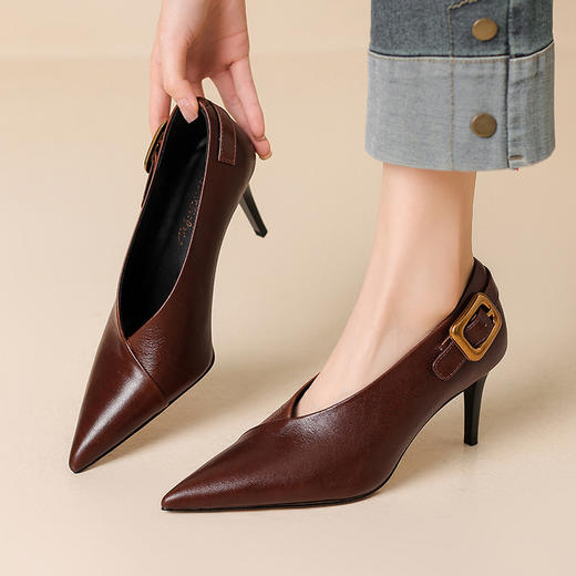 【预售5天】时尚金属皮带扣7cm尖头头层牛皮v口显瘦高跟鞋FDJ&YC-557 商品图0