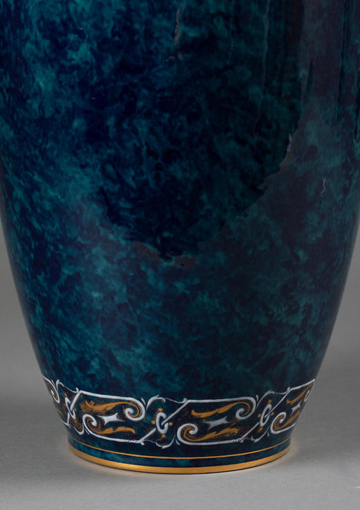 独角鹿西洋古董1884-1885年代法国御窑塞弗尔出品古典卷叶纹手绘描金装饰变彩蓝绿釉花瓶 商品图2