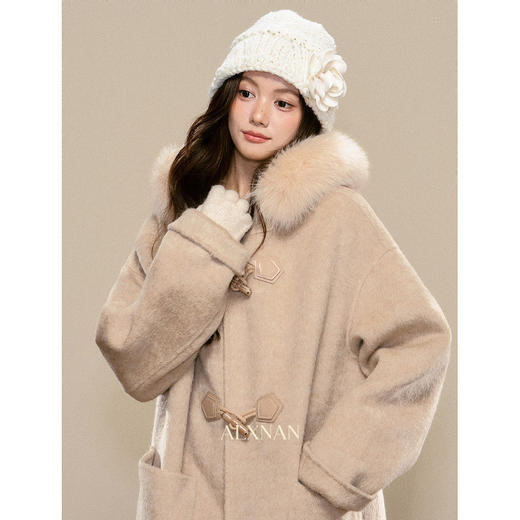 鹿向南「雪梅沁香」燕麦色长款毛呢外套冬季新款保暖高级感大衣女 商品图0