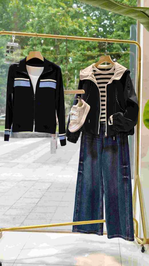 583076羊毛拉链拼色开衫 商品图3