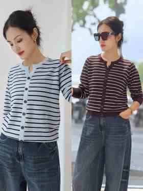 582572剪刀领条纹套头衫