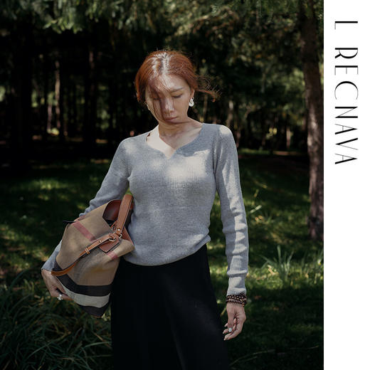 L RECNAVA  绵羊毛 可机洗毛衣 优雅V领修身针织衫 商品图6