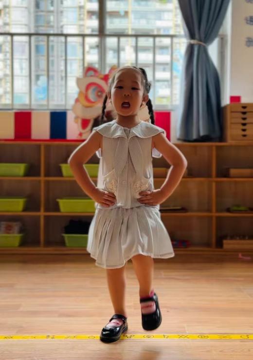 《叉腰踏步走练习》 商品图0