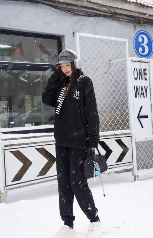 【MLB大logo印花圆领卫衣MTB05】  男女同款的宽松圆领版型，不挑身材更显随性 商品图2