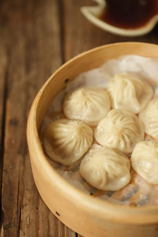 【风味人间】定制款黑猪肉小笼灌汤包 无抗新鲜黑猪腿肉 面皮筋道、肉馅丰富、汤汁饱满 一咬一包汤，满口生津，滋味绝美 商品图0