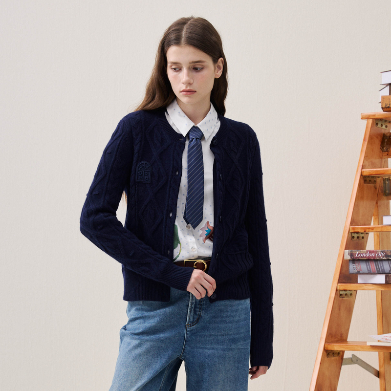 谜底针织开衫长袖2025年冬季新品H型羊毛衫提花毛衣女254MZ1862