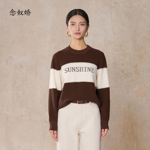 【商场同款】CNK5029  “ 摩卡阳光 ” 棕白拼色直身型显瘦 圆领毛衫 商品图2
