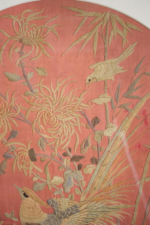 独角鹿西洋古董19世纪末中国清代出品「锦上添花」传统东方花鸟主题粉地粤绣挂屏一对 商品图3