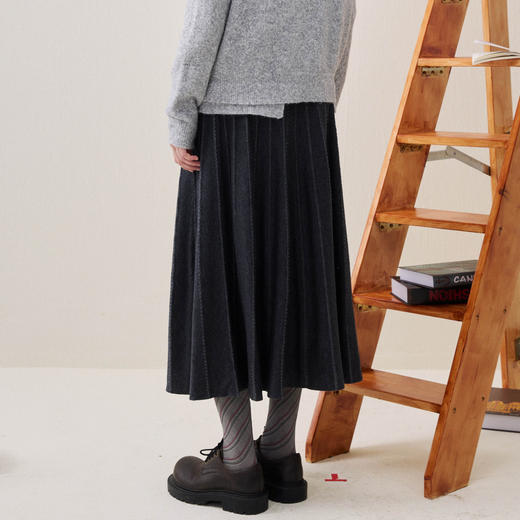 谜底针织半裙2025年冬季新品通勤垂顺优雅大摆中长裙女254MZ1901 商品图2