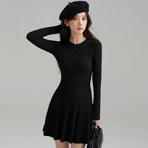西遇长袖针织连衣裙女秋季新款复古圆领麻花收腰显瘦长裙SS051576 商品图4