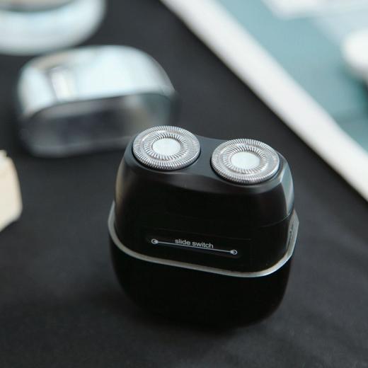 前200名赠鼻毛修剪器！【塞尔兰斯迷你磁吸触控剃须刀】搭载数字电量显示 磁吸浮动刀头 科技感滑动开关 支持全身水洗 商品图1