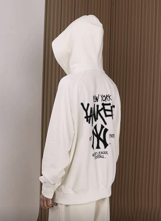 【MLB印花长袖连帽卫衣HDB05】  连帽+潮流印花自带氛围感！  情侣款一穿出街回头率直接拉满  春夏搭牛仔裤、短裙都超可～ 商品图4