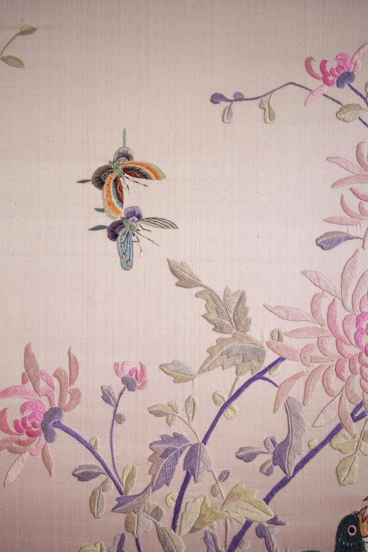 【已售】独角鹿西洋古董19世纪末中国清代出品「雀舞蝶飞」传统东方花鸟主题粉地粤绣挂屏 商品图6