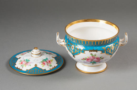 独角鹿西洋古董1850-1869年代法国御窑塞弗尔出品古典花卉主题手绘描金装饰蓝白釉双耳带盖瓷餐盅 商品图1